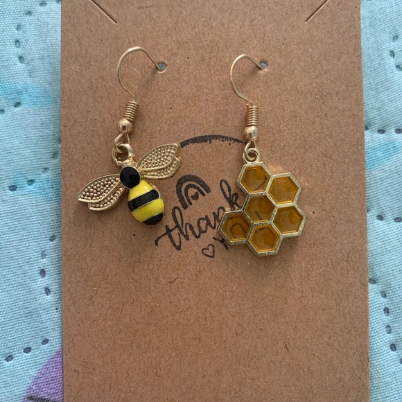 Free with bundle Bee earrings with honeycomb - Picture 2 of 4